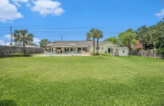 SPEND YOUR SPRING BREAK IN A HOT TUB/HEATED POOL on the ISLAND!