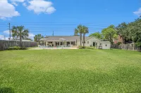 SPEND YOUR SPRING BREAK IN A HOT TUB/HEATED POOL on the ISLAND!