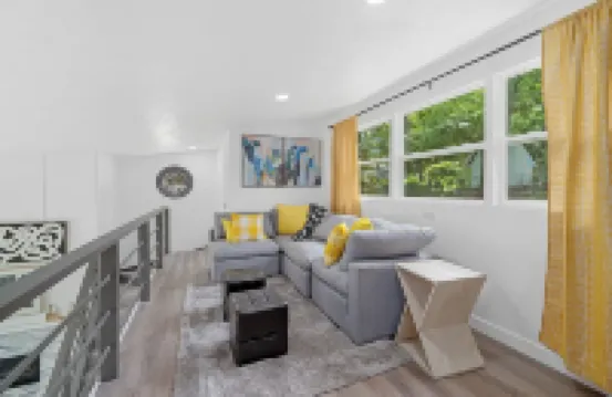 Jaw-dropping artistic mid-century modern home! Close to medical centers