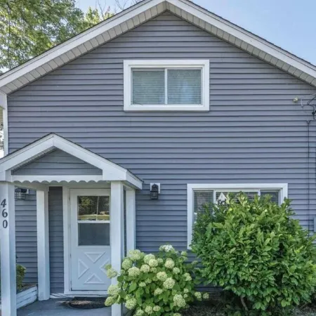 Wampler’s Lake Adorable 3-bedroom Lakefront Cottage 🏡🐟🛶☀️