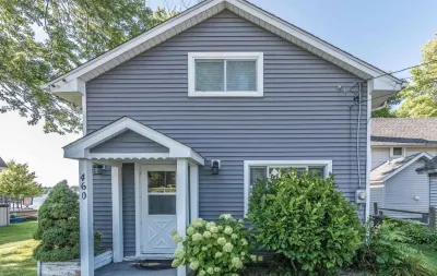 Wampler’s Lake Adorable 3-bedroom Lakefront Cottage 🏡🐟🛶☀️ Hotels near Turn 2 Retreat