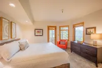 Stunning Upper Deer Valley Escape | Easy Access to Silver Lake & Snow Park
