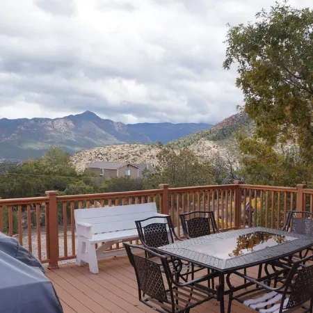Relaxing Cabin Retreat in Scenic Pine Valley, UT