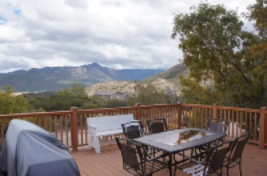 Relaxing Cabin Retreat in Scenic Pine Valley, UT