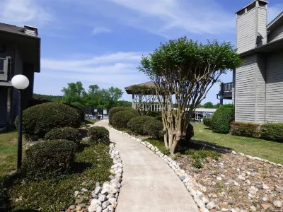 PEACEFUL LAKEFRONT VIEWS WITH COVERED BOAT SLIP Hotels near Lake Hamilton
