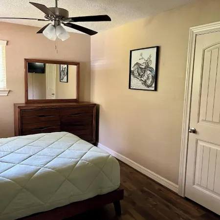 Hideaway_3 BR w/ Private Pool on wooded lot