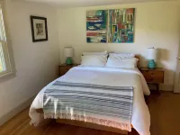 Remodeled Unit #1, 7 min to Great Barrington, 12 min to Ski Resorts & Trails