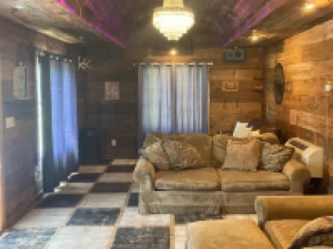 Iron Horse Lakes - remote getaway near Wichita, Newton and Hutchinson, KS 哈維縣酒店