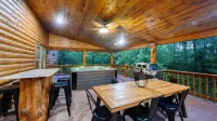 Blue Pine Divine - 1+ Bedrooms, 2 Baths, Sleeps 6, pet friendly, Hot Tub Hotel a McCurtain County