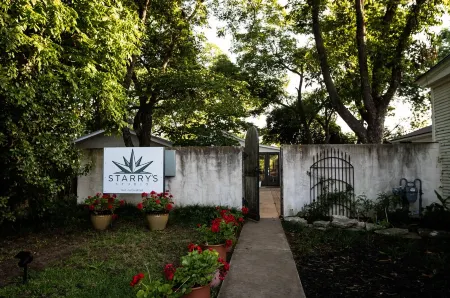 Chic Apartment-Style Suite, Steps From Main, Luxury Finishings, Outdoor Shower