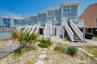 Cheerful 1BR on the Island w/ King Bed Hotels near Navarre Beach Sea Turtle Conservation Center