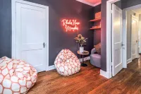 The quaintest, beautifully updated 1920's Mid-Century Boho Bungalow in Memphis