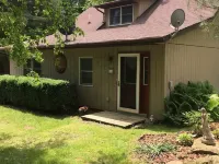 Tappan Lake Area: Sunny, peaceful Cottage with Fishing Pond on 13 Gorgeous Acres Hotels in Harrison County
