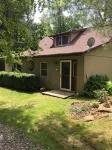 Tappan Lake Area: Sunny, peaceful Cottage with Fishing Pond on 13 Gorgeous Acres - Wifi