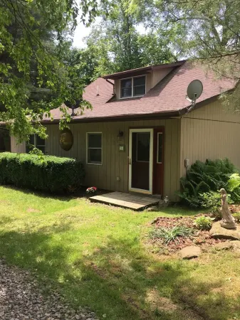 Tappan Lake Area: Sunny, peaceful Cottage with Fishing Pond on 13 Gorgeous Acres