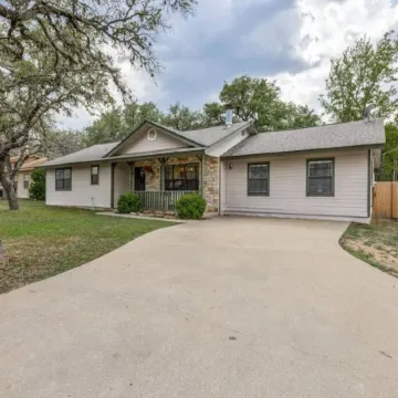 7 Bed Home / Mins to Wineries / Walk to Town Square