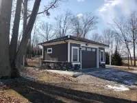 Cozy Garden cottage on 15 acres is perfect executive rental or couples retreat.