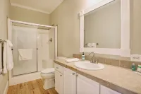 *NEW* - LOCATION, LOCATION - 250 Feet to the Beach - Sleeps 6