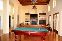 Albuquerque Home w/ Heated Pool & Hot Tub Near Balloon Fiesta