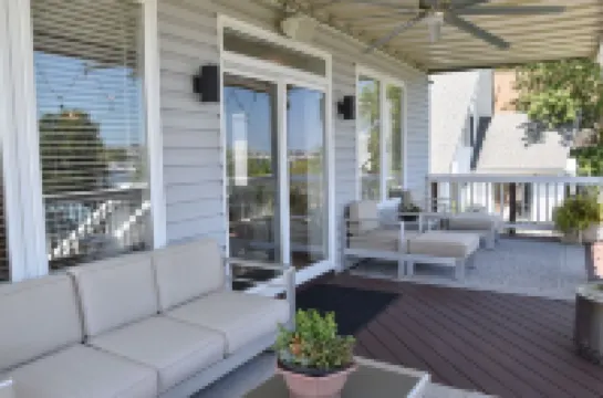 Beauty for Ashes Retreat -Luxury Waterfront 2700 SQ FT; Buckroe Beach; Sleeps 10
