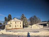 Spacious 4-bedroom house in charming Montreal across from The Gile Flowage