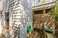 Quiet, Wooded Sanctuary - Shoals and Bhi Club Avail - Dog Friendly - 20% August