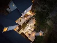 Stunning River Front Treehouse! Hotels near Alliance Bible Fellowship