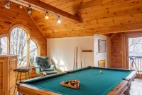 Mile High Cabin w Views, Steam Shower, Fireplaces, Pool Table, 1 Mile to Bike