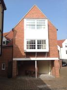 Town House in Central Wells with parking