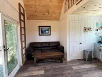 Cozy Cabin. One Room Cabin with Loft. Great Sunsets & River View Before Spring!