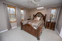 In the heart of Deep Creek Lake! - "Shamrock Inn"