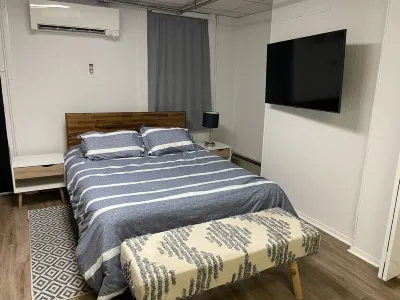 Spacious Studio apartment w/kitchen, outdoor space