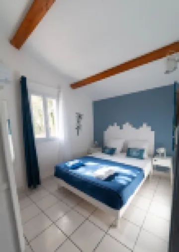 House with sea view, beach on foot