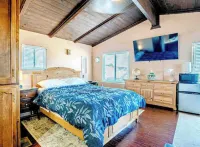 Studio Suite with Private, Secured Entrance, No Shared Spaces, Driveway Parking Hotels in La Presa