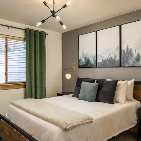 Cozy Breck Chalet - Private Sauna, Hot Tub, Fire Pit + 1.5mi to Breckenridge!!