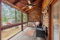 Beautiful Log Cabin on Belleau Lake-All 4 Seasons! 2900 sq ft; Beach-3 min walk!