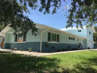 Enjoy Downtown Melbourne at the Nautical Nights, just minutes from the beach!