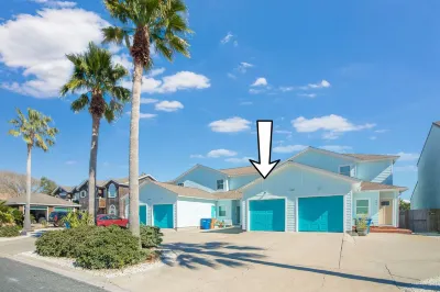 Townhome on the Water. Sleeps10. Pet Friendly!