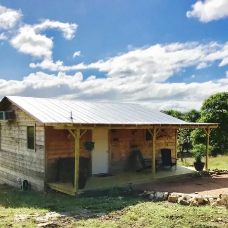 Private, quiet, rustic cabin. Minutes from Old Tunnel State Park