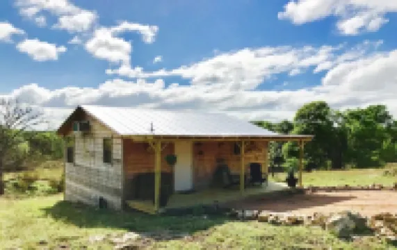 Private, quiet, rustic cabin. Minutes from Old Tunnel State Park