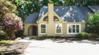2 Bedroom Townhome- Fire 🔥 Pit - New Renovation