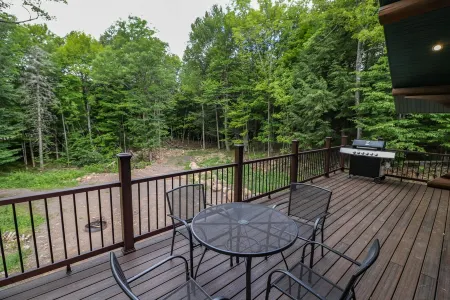 Full Log House Near Golf Course & UTV/Snowmobile Trails