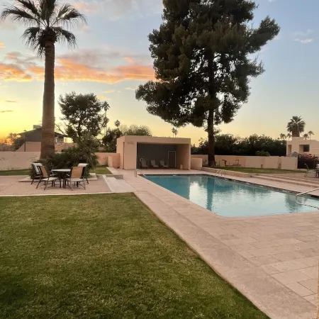 3b/2b "Beadle Box" Architectural Loft w/ Doghouse + Golf