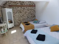 Family room, 2 mins from the beach