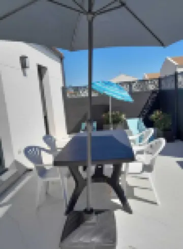 Petite Villa Neuve Toute Équipée Proche du Centre Ville de Longeville sur Mer Hotels in Longeville-Sur-Mer