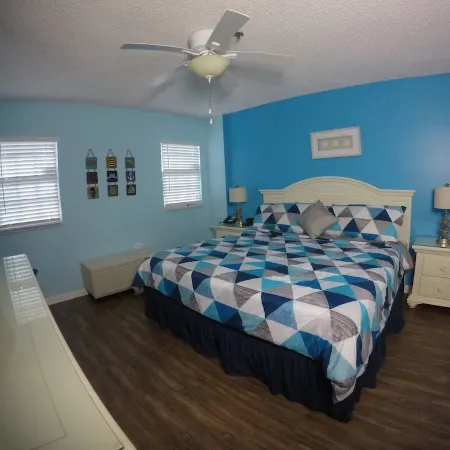 Ocean view condo with balcony/marina view