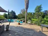 Renovated Catalan farmhouse, 2 minutes from the centre of Céret, not overlooked.