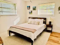 Charming 4-bedroom house with WiFi and “stock tank” pool in beautiful Georgetown