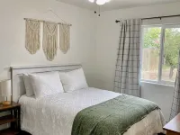 Centrally located! 30 mins to Pines or Petrified Forest. Family-friendly. Hotels in Snowflake