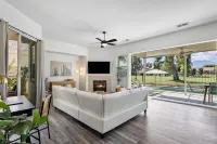 NEW Baja Salt Pool/Spa on the golf course! 5 min to festivals!